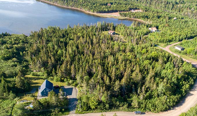 Häuser am Meer - Land von Canadian Pioneer Estates Ltd. 