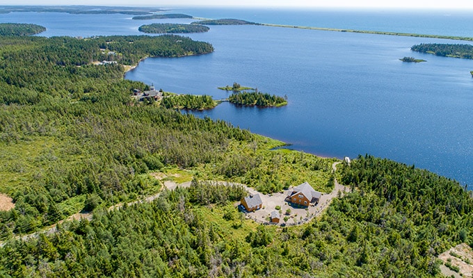 Landerschließung Häuser am See Luftaufnahme Cape Breton Island 