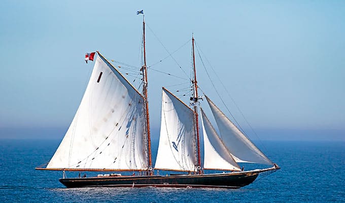 Bluenose II bei voller Fahrt, gebaut in Lunenburg, Nova Scotia, eine deutsche Siedlung