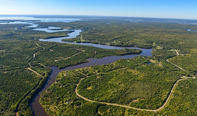 Luftaufnahme River Inhabitants zeigt Immobilien von Canadian Pioneer Estates auf Cape Breton Island